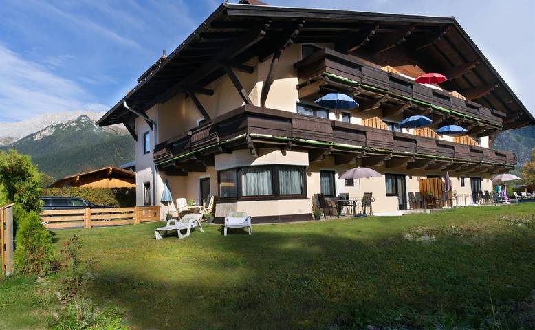 Ferienwohnung für 3 Personen, mit Balkon und Terrasse sowie Garten und Sauna in Leutasch