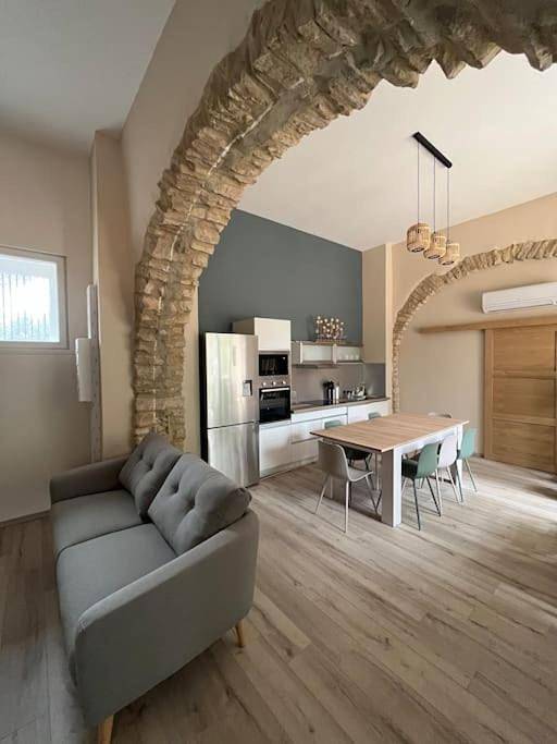 Location de vacances pour 8 personnes, avec jardin et piscine à Rivières (Gard)