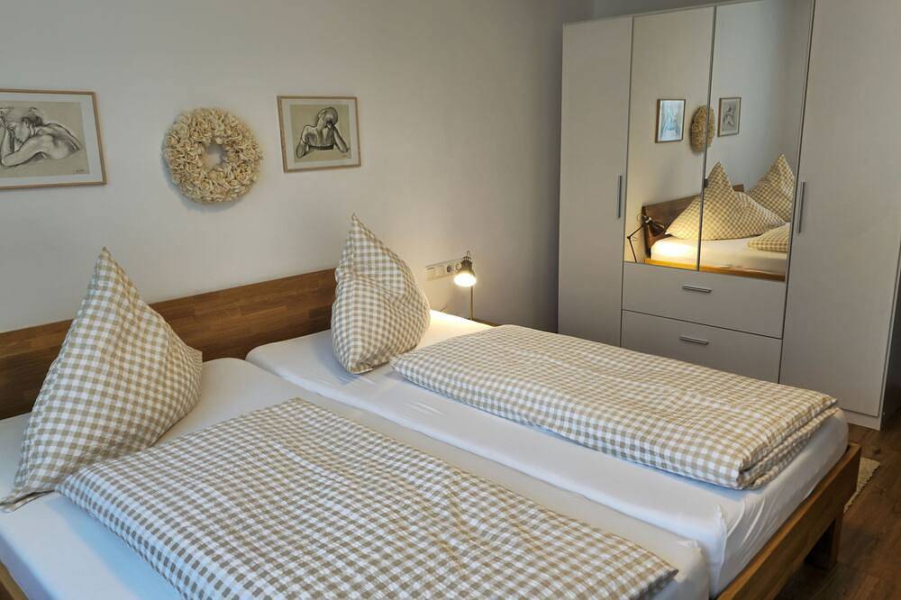 Ganze Wohnung, Komfortable Ferienwohnung 2 (60qm) mit kostenfreiem Wlan und Parkplätzen in Bad Steben, Landkreis Hof