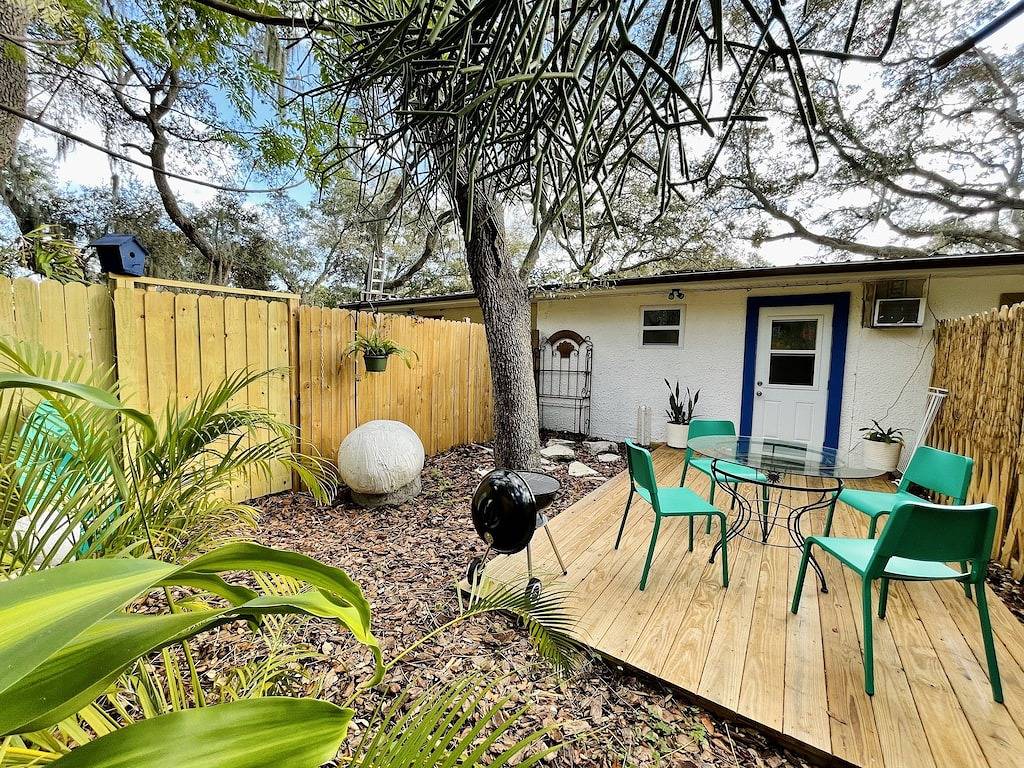 💙Blue flower (🦋Pet friendly) in Largo, Pinellas County