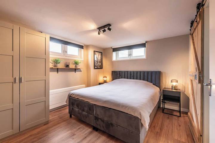 Spacious 120m2 Watervilla With Sauna Near Amsterdam And Schiphol. in Aalsmeer, Nordholland