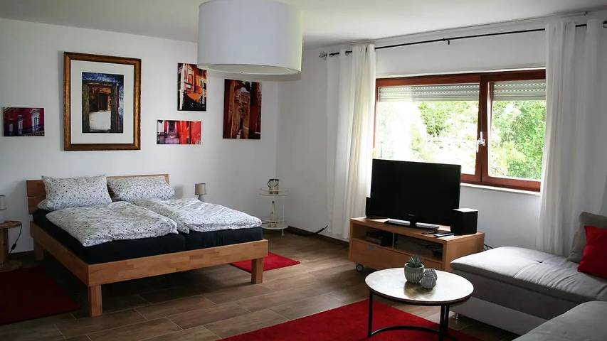 Ferienwohnung für 4 Personen, mit Whirlpool und Garten