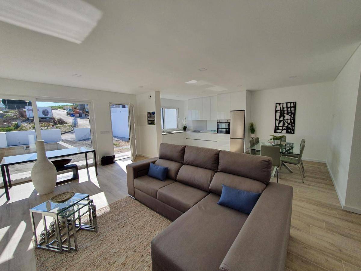 Villa with Private Pool in Santa Bárbara, Lissabon Distrikt