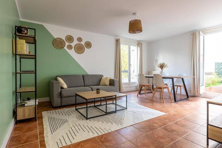 Appartement de vacances pour 6 personnes, avec terrasse ainsi que piscine et vue, animaux acceptés