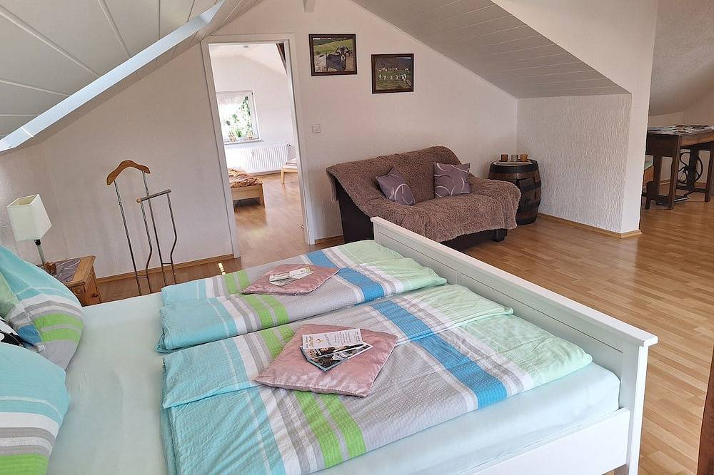Entire apartment, Apartment \"Ziegenpeter\" (Dg = 2nd floor) with a fantastic view of the valley - Kolvenbacher Ziegenhof in Bad Münstereifel, Naturpark Hohes Venn-Eifel