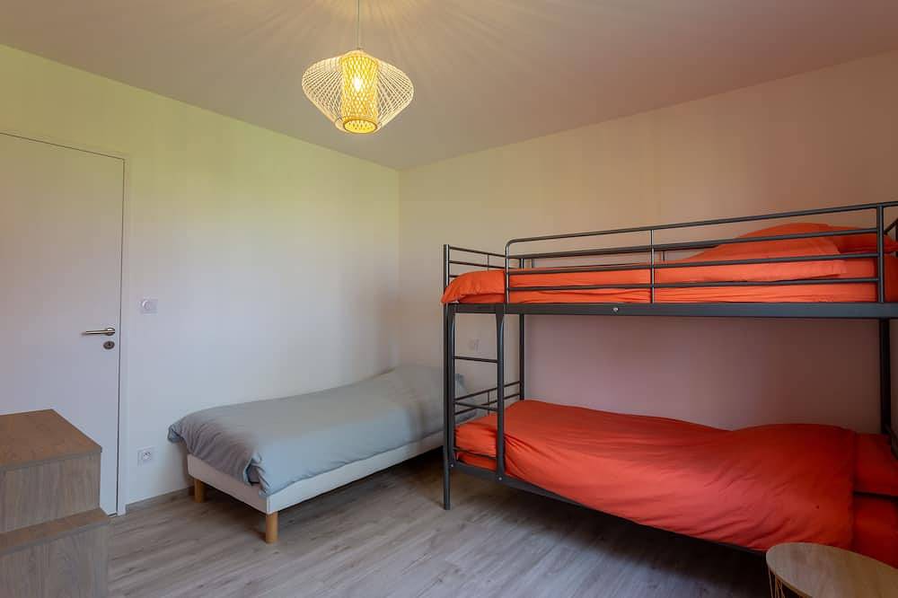 Villa Saint Antoine - 9 people in Plouescat, Côte des Légendes