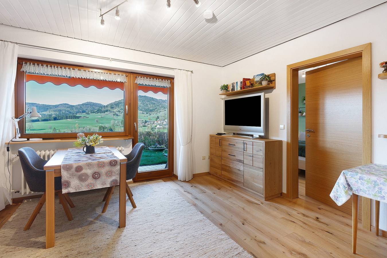 Ganze Wohnung, Ferienwohnung Rosi mit einmaligem Panoramaausblick, großer Sonnenterrasse und Wlan in Bernau im Schwarzwald, Südschwarzwald