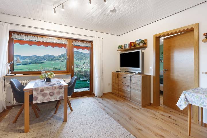 Ganze Wohnung, Ferienwohnung Rosi mit einmaligem Panoramaausblick, großer Sonnenterrasse und Wlan in Bernau im Schwarzwald, Südschwarzwald