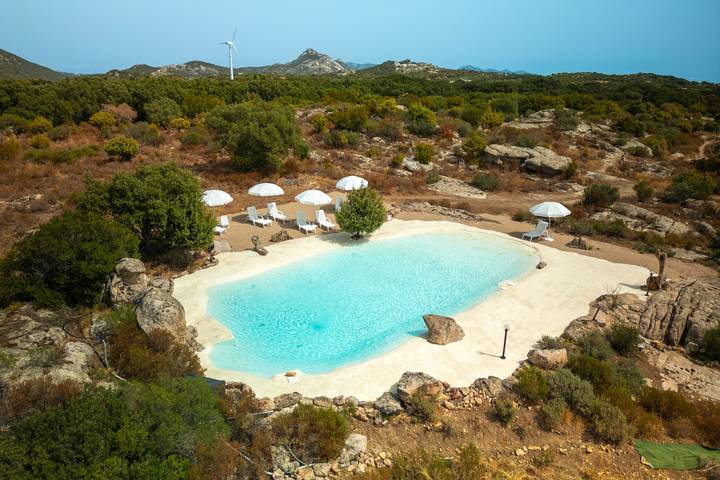 Villa with pool for 6 people, with garden in Sardinia