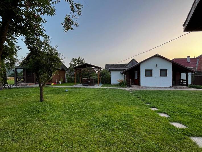 Location de vacances pour 6 personnes, avec vue et piscine ainsi que terrasse et jardin dans Mureș - 3