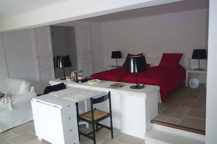Entire apartment, Spacious Studio (56m2) with all living functions in Montbrun-les-Bains, Nyons region