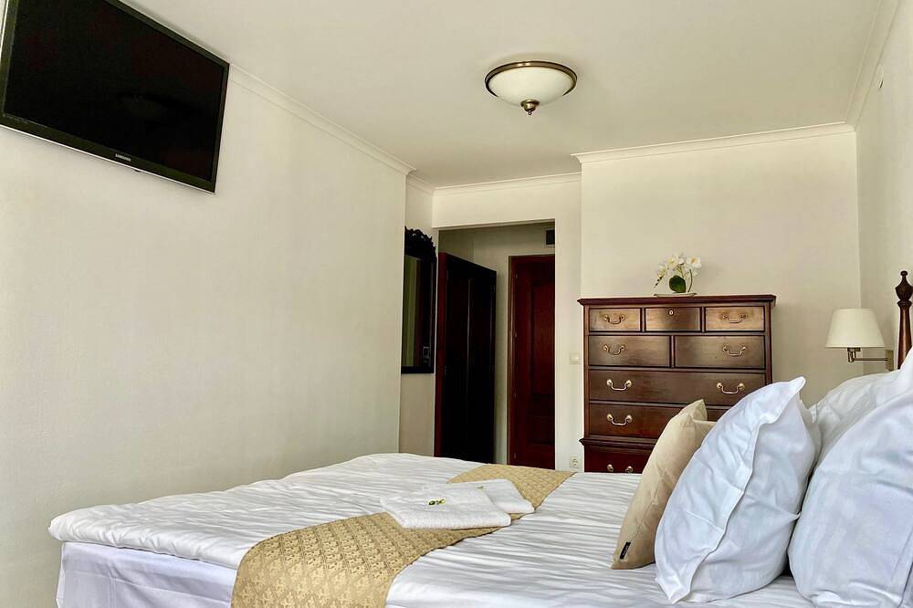 Loft room right next to the Opera - midterm rent in Budapest, Danube-Ipoly National Park