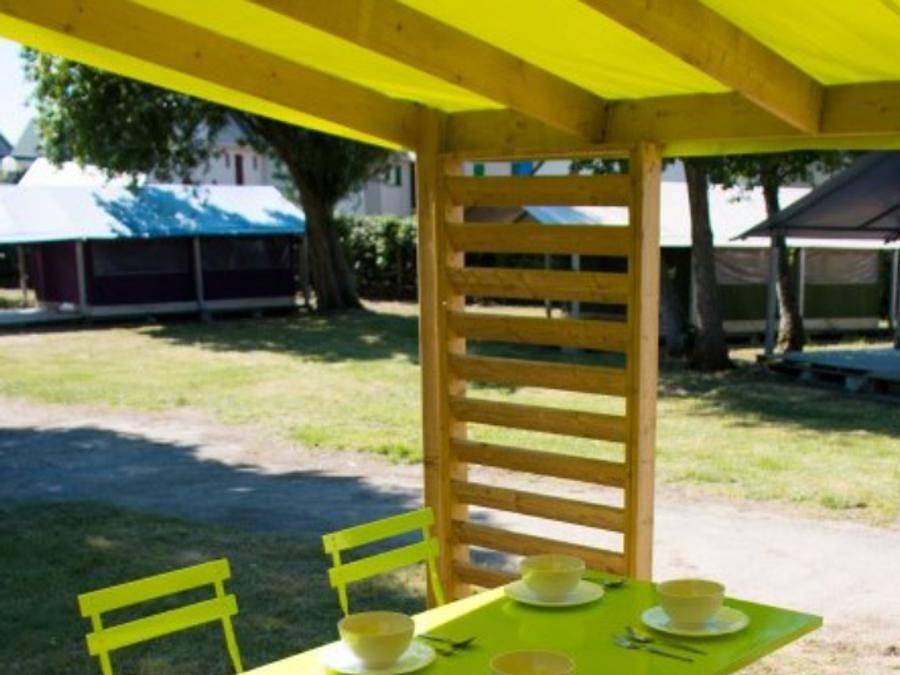 Flower Camping Les Paludiers - Glamping tent 4 persons - Funflower Standard 23m² (2 bedrooms) including 7m² covered terrace in Batz-sur-Mer, Côte d'Amour