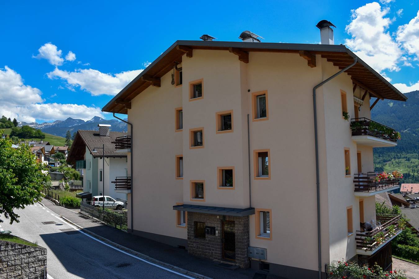 Entire apartment, Child-friendly Holiday Apartment "Cornon" with Mountain View, Sun Terrace & Wi-Fi in Tesero, Fleimstaler Alpen