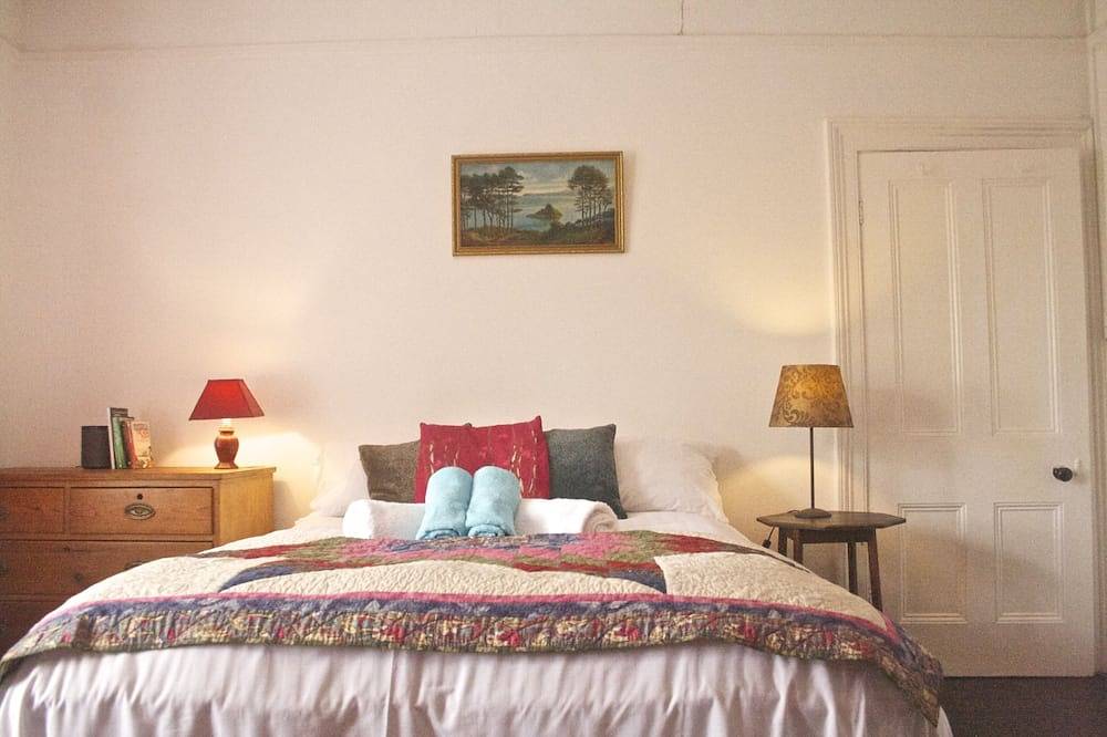 Casa de pueblo espaciosa, grande y cómoda, soleada, a 3 minutos a pie del paseo marítimo. in Penzance, Cornualles