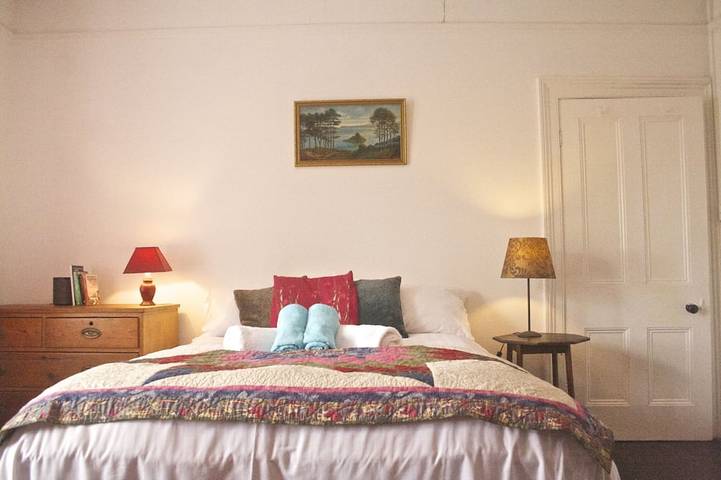 Luxurious, spacious, sunny town house 3 mins walk to the sea. in Penzance, Cornwall