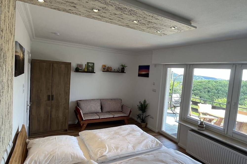 Ganze Wohnung, Sunrise mit großer Terrasse und Weitblick in Pirmasens, Pfalz