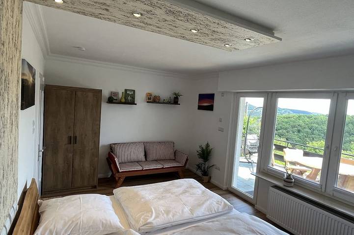 Ganze Wohnung, Sunrise mit großer Terrasse und Weitblick in Pirmasens, Landkreis Südwestpfalz