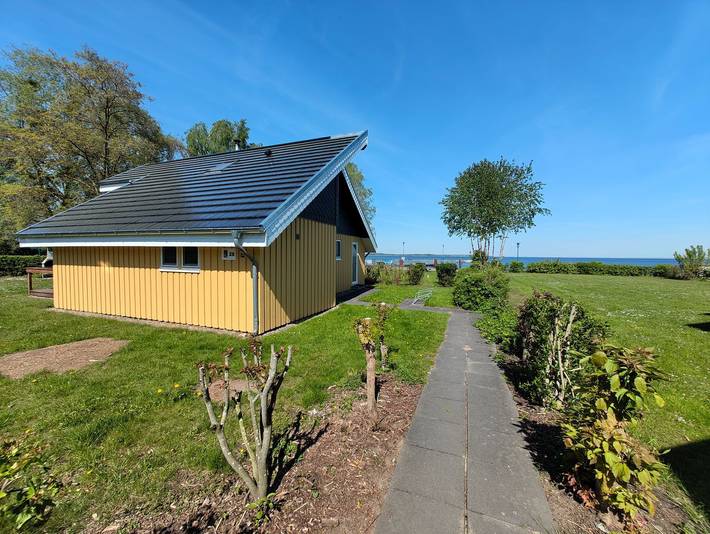 Ferienhaus für 6 Personen, mit Balkon und Whirlpool sowie Terrasse und Garten in Rechlin