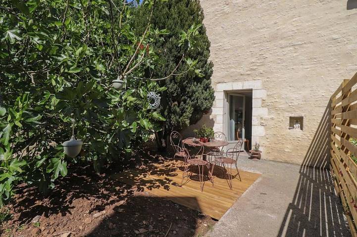 Gîte pour 2 personnes, avec jardin ainsi que jacuzzi et piscine