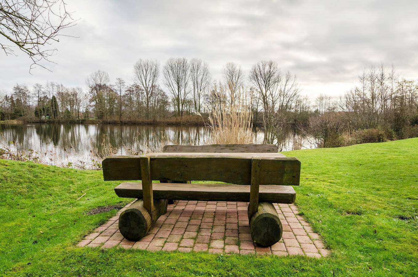 Ganze Wohnung, Ferienwohnung "Landflair am See" mit Seeblick, privater Terrasse & Gemeinschaftsgarten in Nenndorf, Nordseeküste