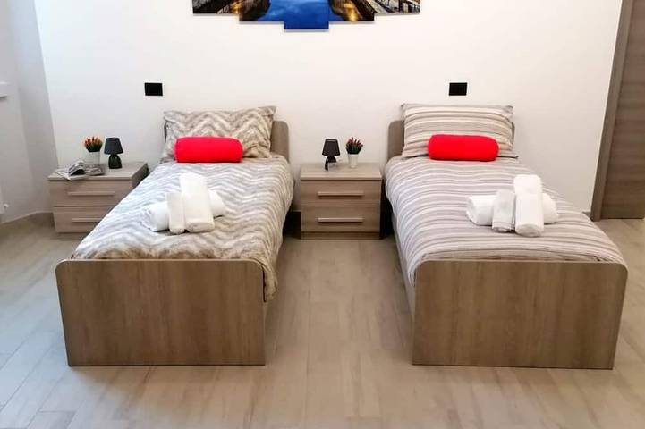 Apartamento entero, Bnbook - Two-Bedroom Apartment Near the Train Station in Ρ, Provincia de Milan