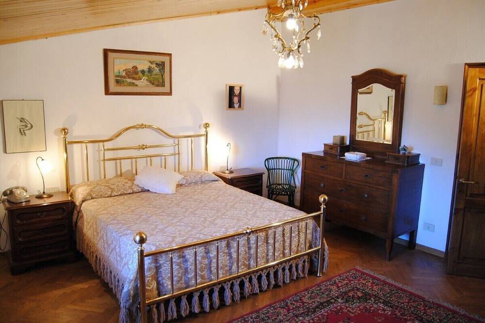 Tuscan-style farmhouse in the forest, with private whirlpool and swimming-pool in Castel San Niccolò, Casentino