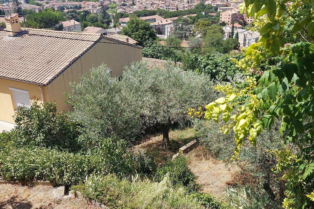 Entire apartment, T2 downstairs in Manosque, Parc naturel régional du Luberon