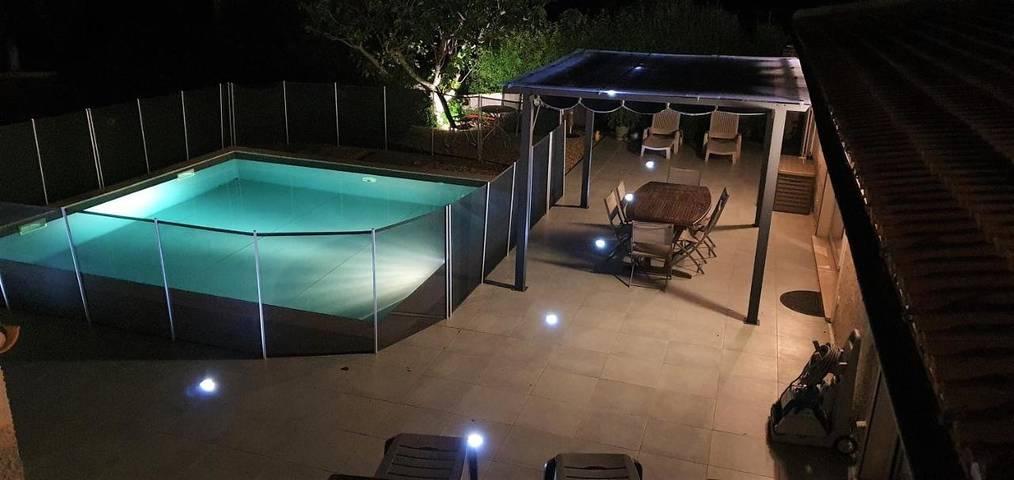 Location de vacances pour 4 personnes, avec jardin ainsi que vue et piscine à Valensole - 3