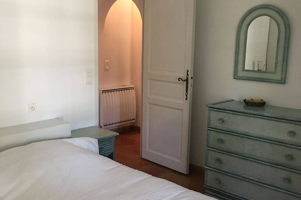 Villa with swimming pool and garden 2000m² parc du verdon - 10pers in Régusse, Región Brignoles