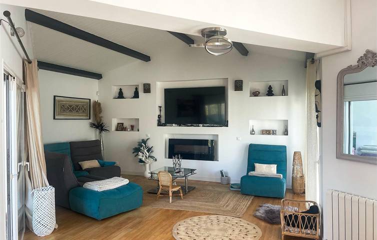 Location de vacances pour 8 personnes, avec Terrasse ainsi que Jardin et Piscine à Lagord - 3