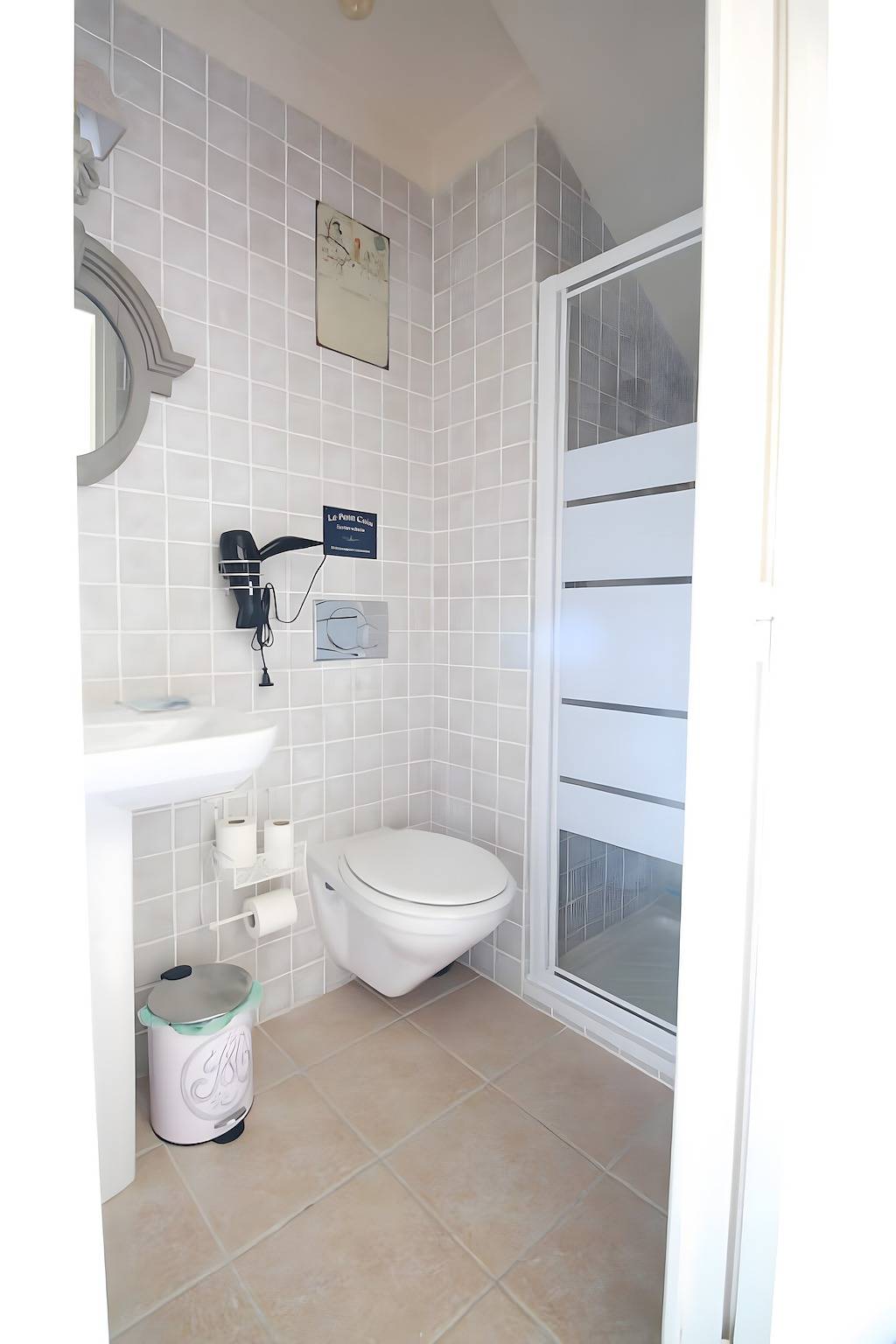 Gästezimmer 12 m² mit privatem Bad, Chic & Charme, Pool, Gemeinschaftsgarten, Wlan in Suzay, Les Andelys und Umgebung