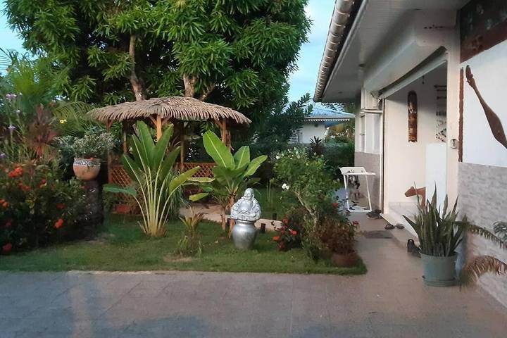 Gîte pour 3 personnes, avec jardin dans Plage de Montabo