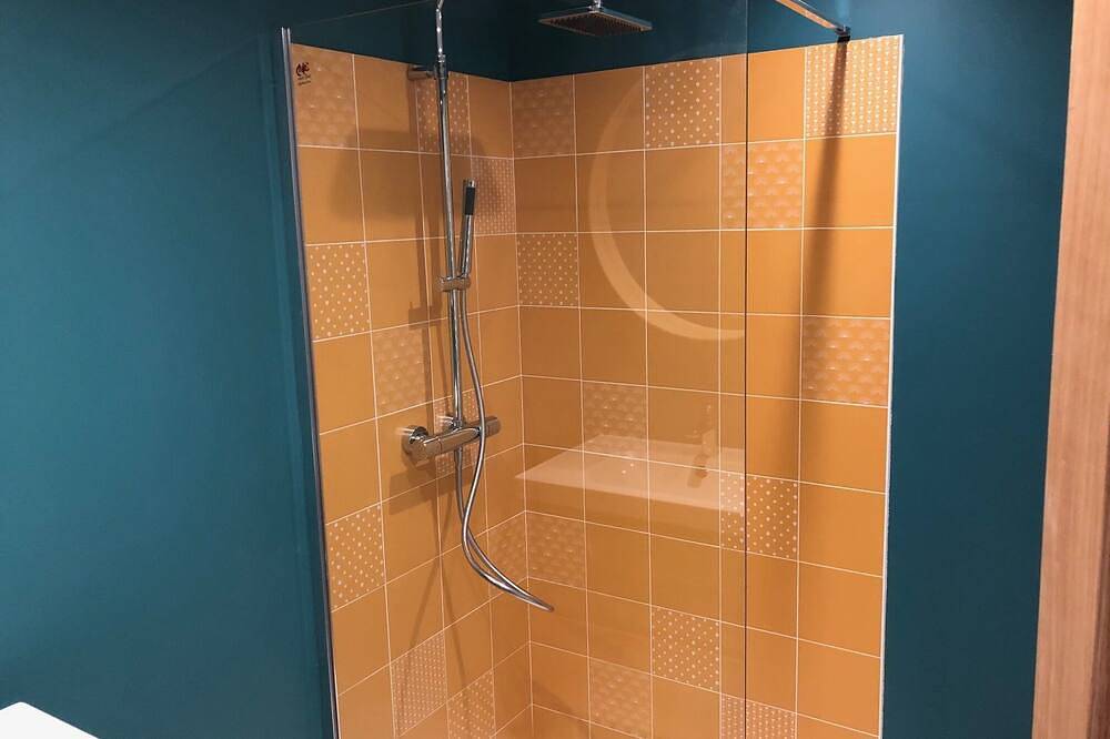 Ganze Wohnung, Renovierte Wohnung in einer Bastide in unmittelbarer Nähe der Stadt Aix in Le Tholonet, Aix-en-Provence und Umgebung