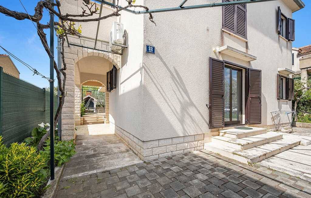 Ganze Wohnung, Charming 2-Bedroom Apartment Goran D. app 2 in Srima, Šibenik-Knin