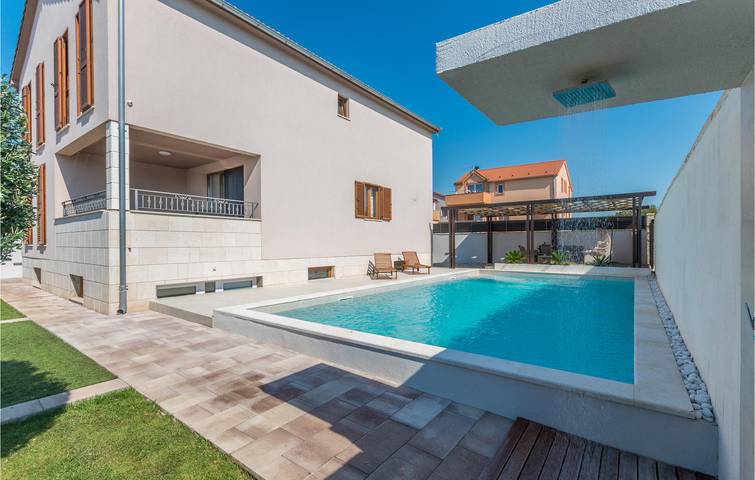Ferienhaus für 10 Personen, mit Sauna und Terrasse sowie Pool in Biograd na Moru - 2