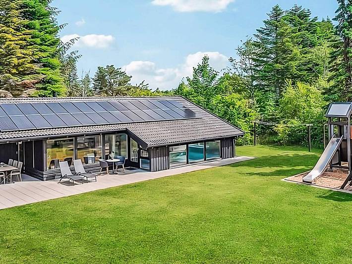 Ferienhaus für 8 Personen, mit Garten und Pool sowie Terrasse und Sauna, kinderfreundlich