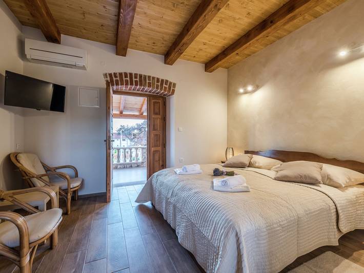 Villa für 10 Personen, mit Terrasse und Pool sowie Sauna in Sukosan - 3