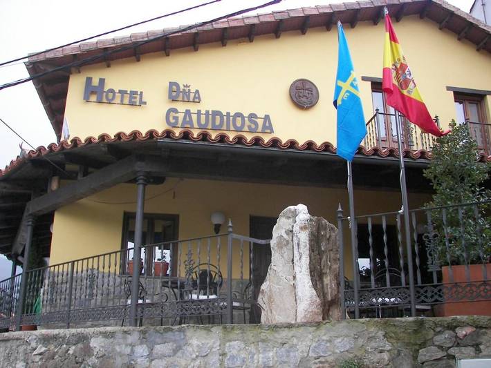 Hotel para 2 personas, con Terraza y Vistas en Lena