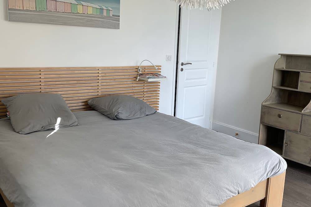 Belle grange rénovée avec piscine privée 9mx4m chauffée, vue sur la vallée in Beynat, Région de Brive-la-Gaillarde