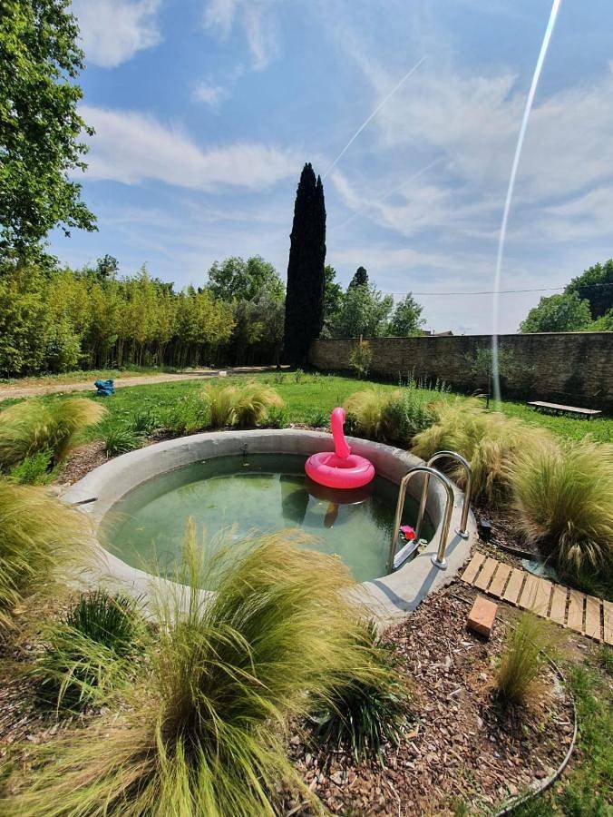 Location de vacances pour 4 personnes, avec piscine ainsi que vue et jardin à Bouchet - 3