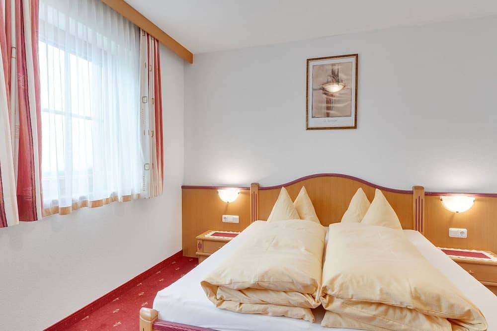 Entire apartment, Apartment in Hainzenberg near Ski Lift in Hainzenberg, Ziller valley alps