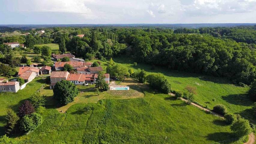 Location de vacances pour 13 personnes, avec piscine ainsi que vue et jardin dans Saint-Privat-en-Périgord - 4