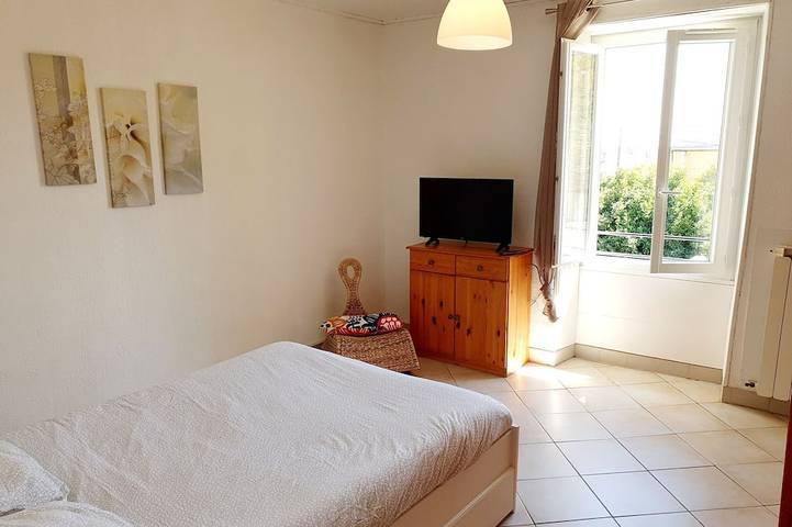 Location de vacances pour 8 personnes, avec jardin ainsi que jacuzzi et terrasse à Saint-Gervasy - 3