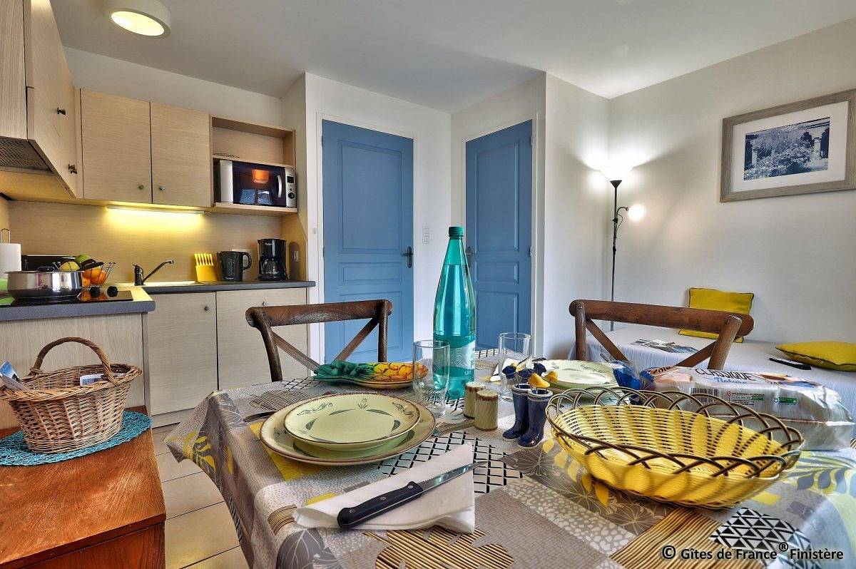 Sable & marées in Saint-Nic, Châteaulin region