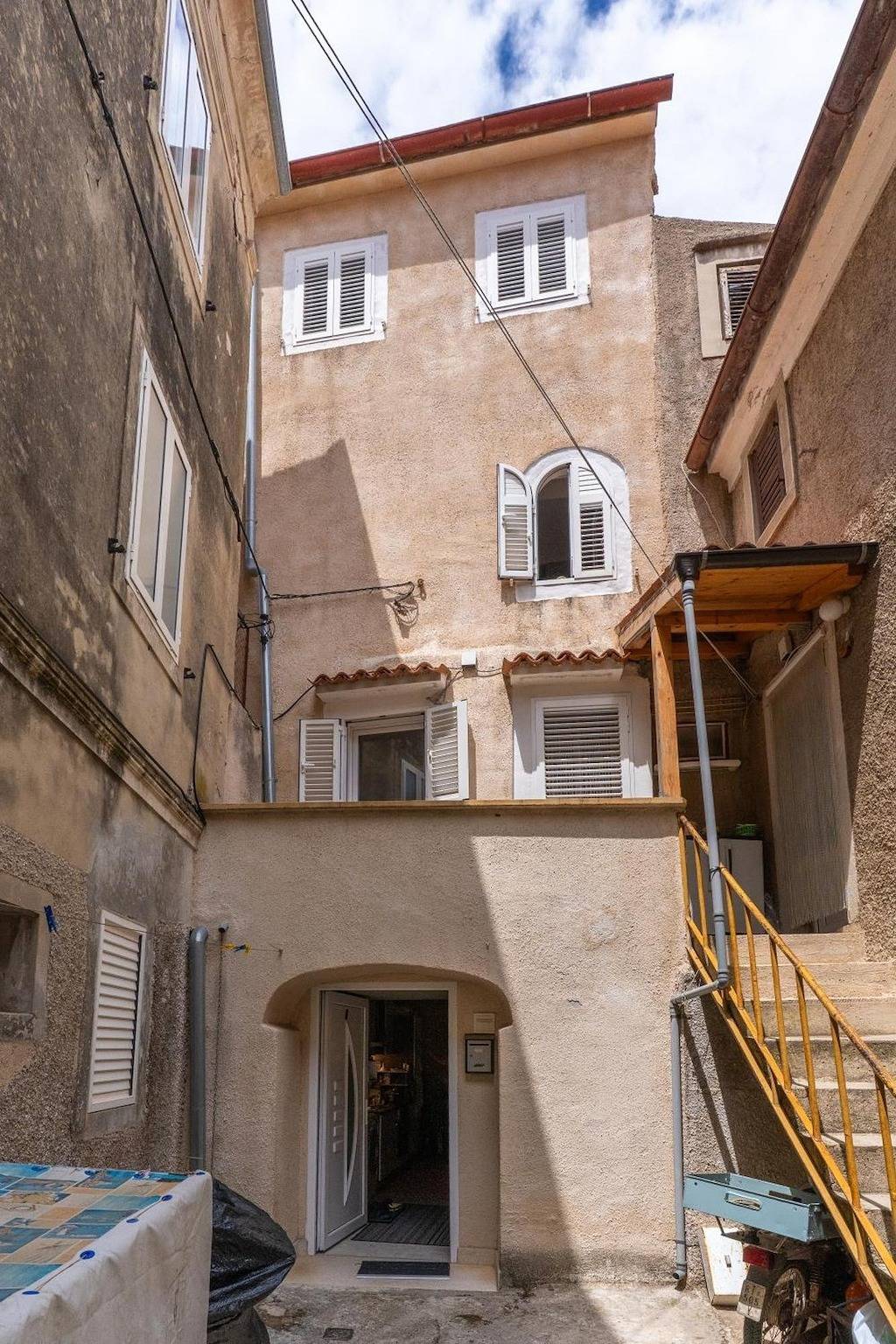 2-Zimmer-Haus mit Balkon Cres K-24872 in Cres Stadt, Cres