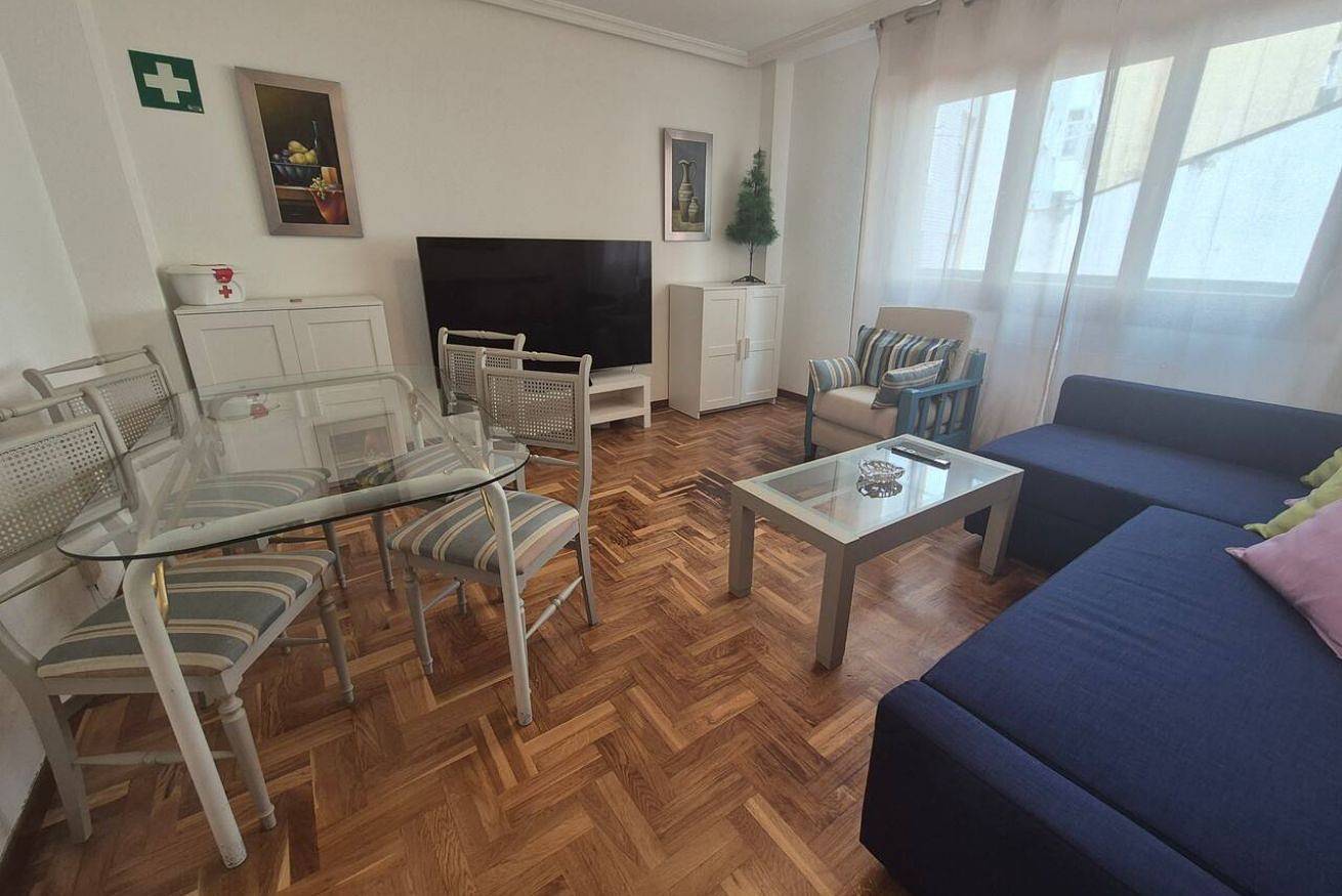 Apartamento entero, Encantador Apartamento con Wi-Fi y Cocina Equipada in Oviedo, Cordillera Cantábrica