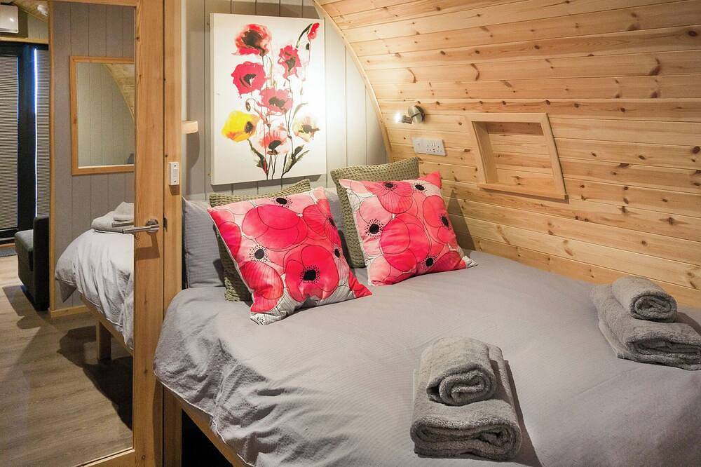 Luxury Castle Pod with Hot Tub Pet Friendly in Kielder Forest Park