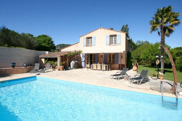 Gîte pour 9 personnes, avec piscine, adapté aux familles à Salernes - 2