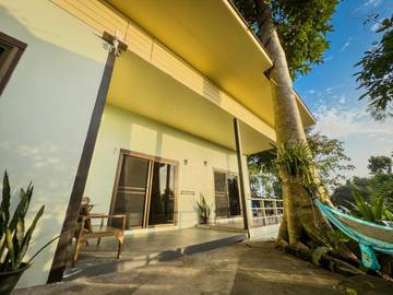 Maison d’hôte pour 2 personnes, avec balcon et piscine dans Koh Chang